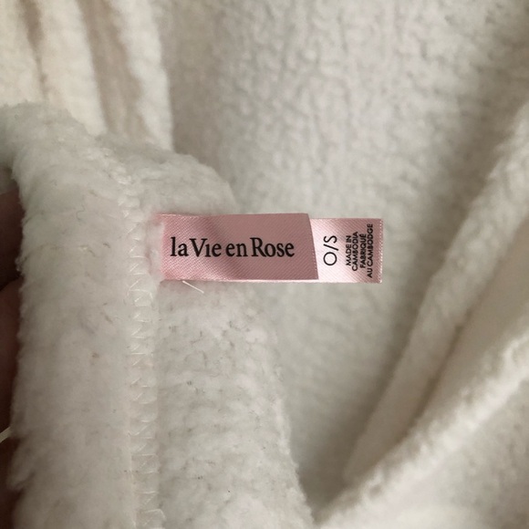 La Vie En Rose Polar Bear Shawl or Wrap NWT - Picture 13 of 16
